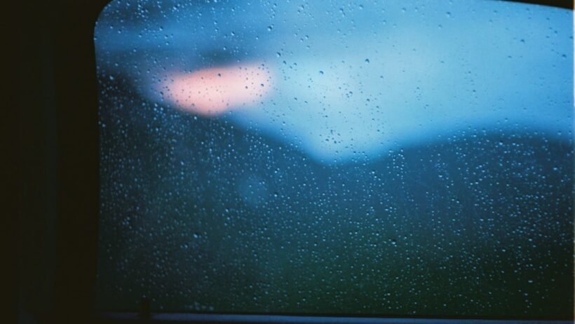 Araç camı buğulanması nasıl önlenir? 5 kesin çözüm görseli