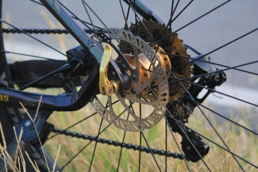 Fren Yapınca Direksiyondan Titreşim Geliyor: Disk mi Rot mu? görseli