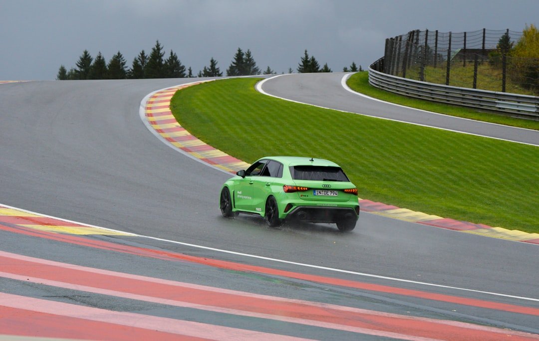 Virajlarda doğru direksiyon ve gaz kullanımı nasıl olmalı? ile ilgili görsel